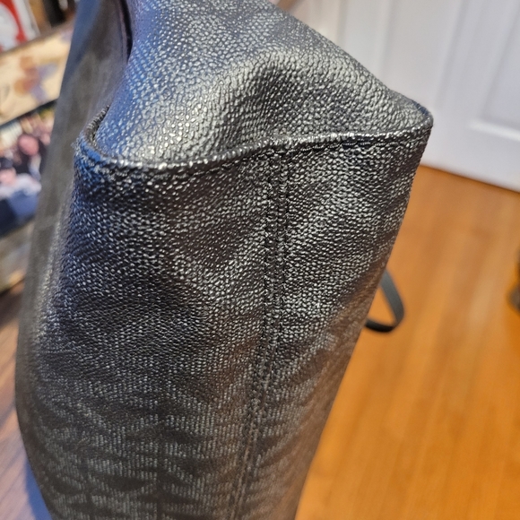 Michael Kors black tote - Picture 9 of 10